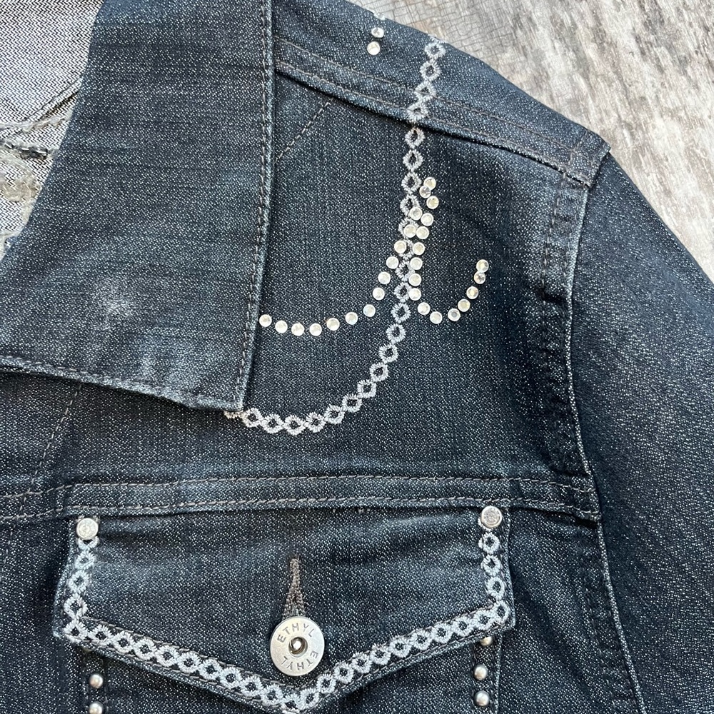 Denim Jean jacket with lots of bling, new without tags - Picture 2 of 12